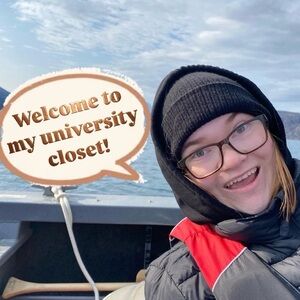 Hi, I’m Zoe! Welcome to my closet! 🤩